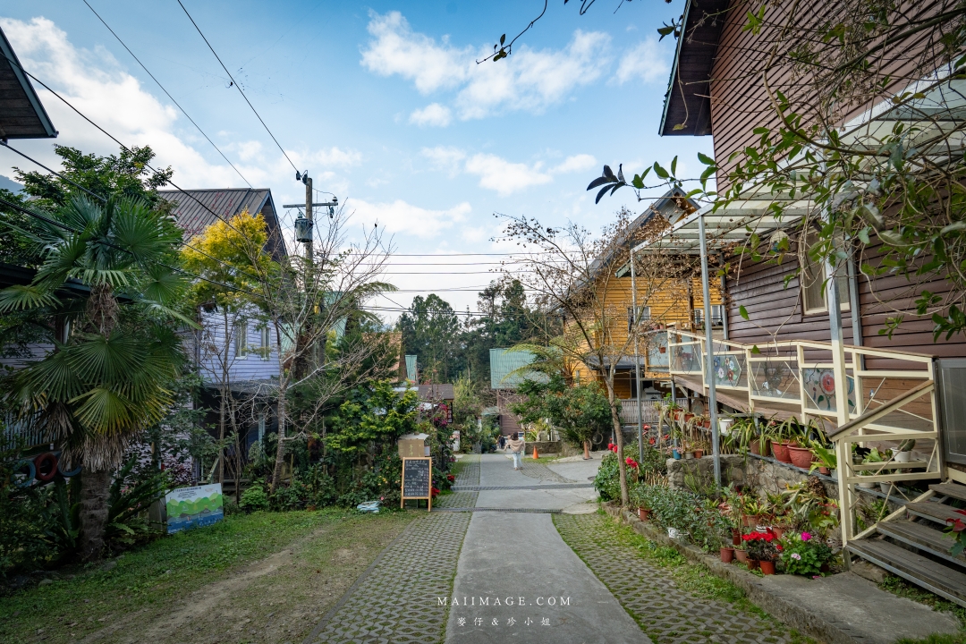 【嘉義散策】嘉義阿里山兩天一夜行程懶人包~ 台版合掌村『得恩亞納社區』、佳鶯風味餐館、井頂咖啡莊園茗茶、觀音瀑布、公興森態園區、奮起湖 【嘉義散策】嘉義阿里山兩天一夜行程懶人包~ 台版合掌村『得恩亞納社區』、佳鶯風味餐館、井頂咖啡莊園茗茶、觀音瀑布、公興森態園區、奮起湖