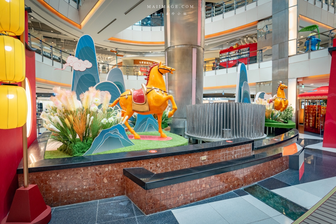 2026大江購物中心～2026的賀歲新面貌『大江南北東西市 萬馬奔騰賀新春』，全國獨家！全年免費停車，大江才是真正的桃園之光！桃園最推薦的購物中心就在大江。