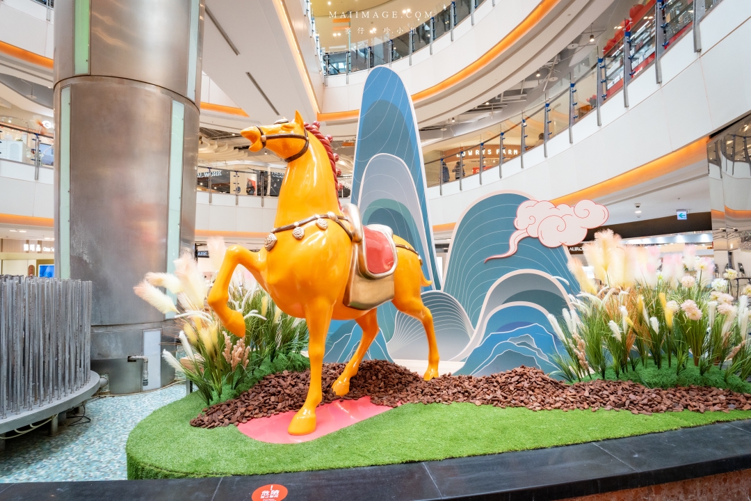 2026大江購物中心～2026的賀歲新面貌『大江南北東西市 萬馬奔騰賀新春』，全國獨家！全年免費停車，大江才是真正的桃園之光！桃園最推薦的購物中心就在大江。