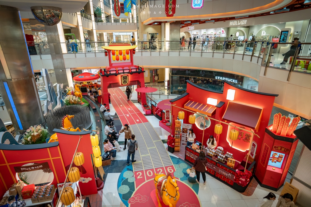 2026大江購物中心～2026的賀歲新面貌『大江南北東西市 萬馬奔騰賀新春』，全國獨家！全年免費停車，大江才是真正的桃園之光！桃園最推薦的購物中心就在大江。