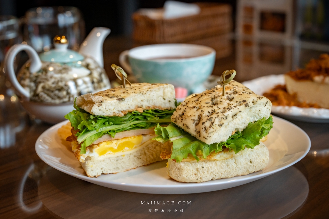 【苗栗美食】啡常美好～苗栗苑裡必訪氣氛咖啡館！百年老宅搖身一變的氣氛咖啡館，餐點水準高選擇多元，手沖精品咖啡必點。啡常美好評價、苑裡老街必吃、寵物友善咖啡廳、苗栗聚餐首選