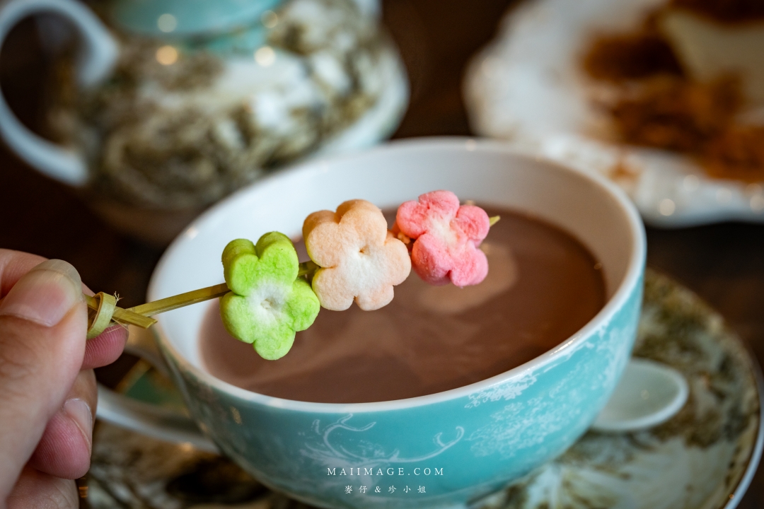 【苗栗美食】啡常美好～苗栗苑裡必訪氣氛咖啡館！百年老宅搖身一變的氣氛咖啡館，餐點水準高選擇多元，手沖精品咖啡必點。啡常美好評價、苑裡老街必吃、寵物友善咖啡廳、苗栗聚餐首選