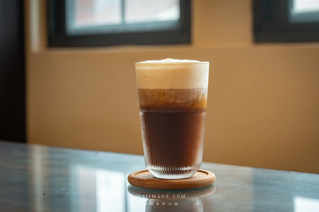 【苗栗美食】啡常美好～苗栗苑裡必訪氣氛咖啡館！百年老宅搖身一變的氣氛咖啡館，餐點水準高選擇多元，手沖精品咖啡必點。啡常美好評價、苑裡老街必吃、寵物友善咖啡廳、苗栗聚餐首選