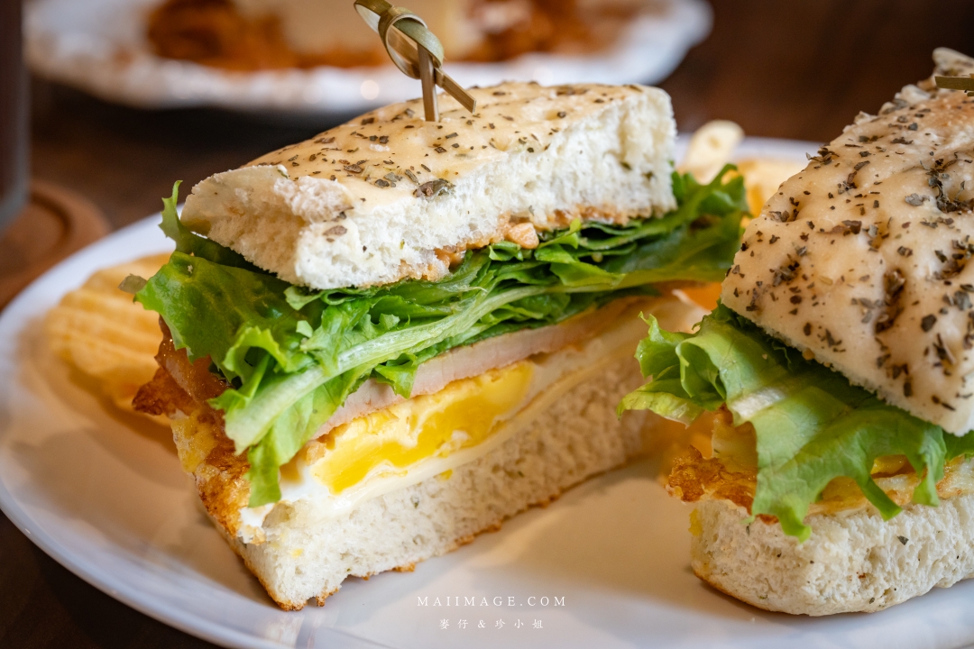【苗栗美食】啡常美好～苗栗苑裡必訪氣氛咖啡館！百年老宅搖身一變的氣氛咖啡館，餐點水準高選擇多元，手沖精品咖啡必點。啡常美好評價、苑裡老街必吃、寵物友善咖啡廳、苗栗聚餐首選