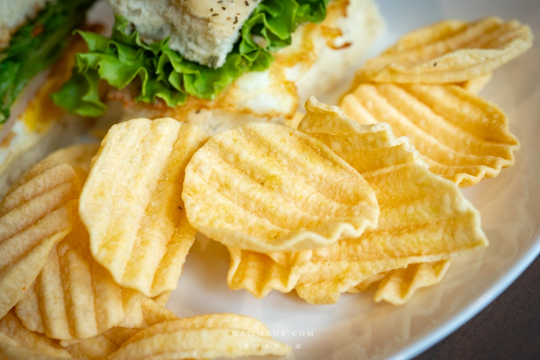 【苗栗美食】啡常美好～苗栗苑裡必訪氣氛咖啡館！百年老宅搖身一變的氣氛咖啡館，餐點水準高選擇多元，手沖精品咖啡必點。啡常美好評價、苑裡老街必吃、寵物友善咖啡廳、苗栗聚餐首選