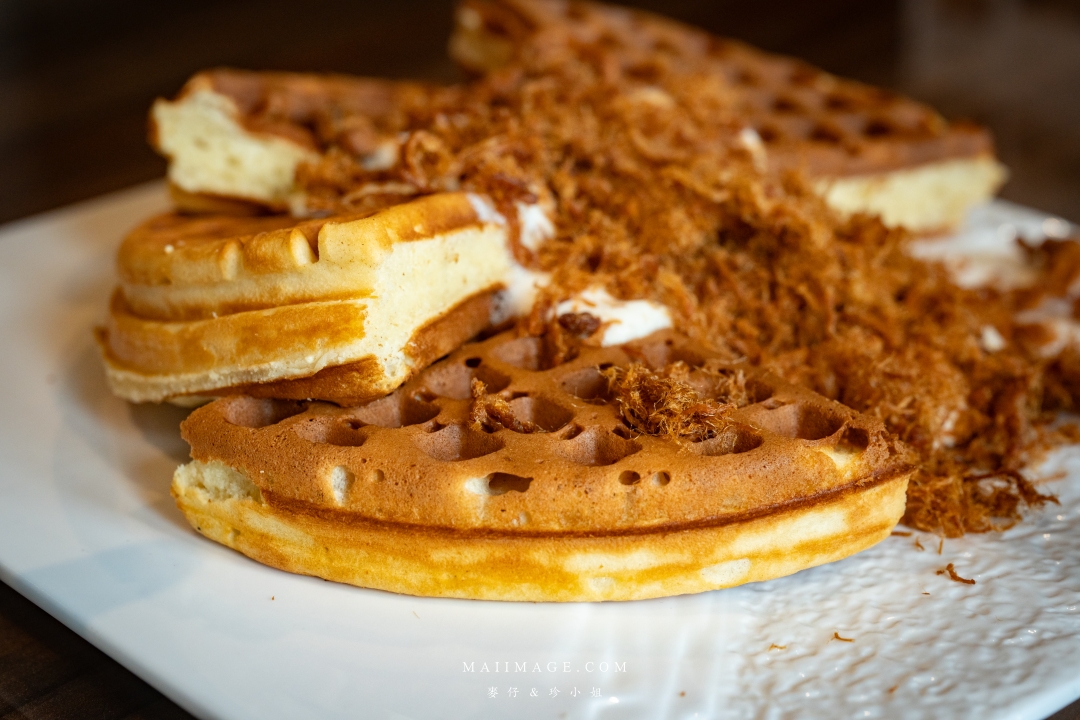 【苗栗美食】啡常美好～苗栗苑裡必訪氣氛咖啡館！百年老宅搖身一變的氣氛咖啡館，餐點水準高選擇多元，手沖精品咖啡必點。啡常美好評價、苑裡老街必吃、寵物友善咖啡廳、苗栗聚餐首選