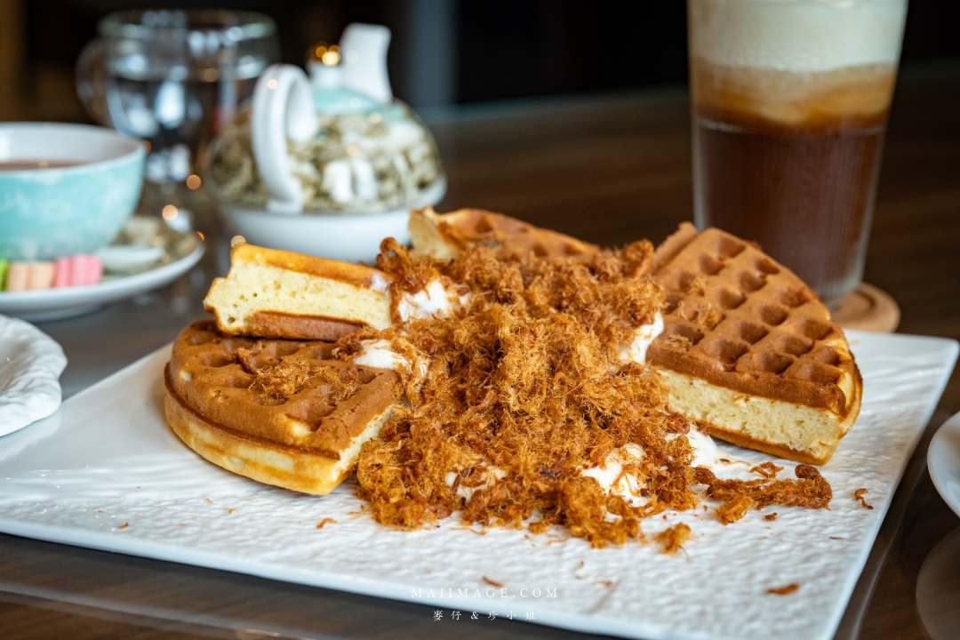 【苗栗美食】啡常美好～苗栗苑裡必訪氣氛咖啡館！百年老宅搖身一變的氣氛咖啡館，餐點水準高選擇多元，手沖精品咖啡必點。啡常美好評價、苑裡老街必吃、寵物友善咖啡廳、苗栗聚餐首選