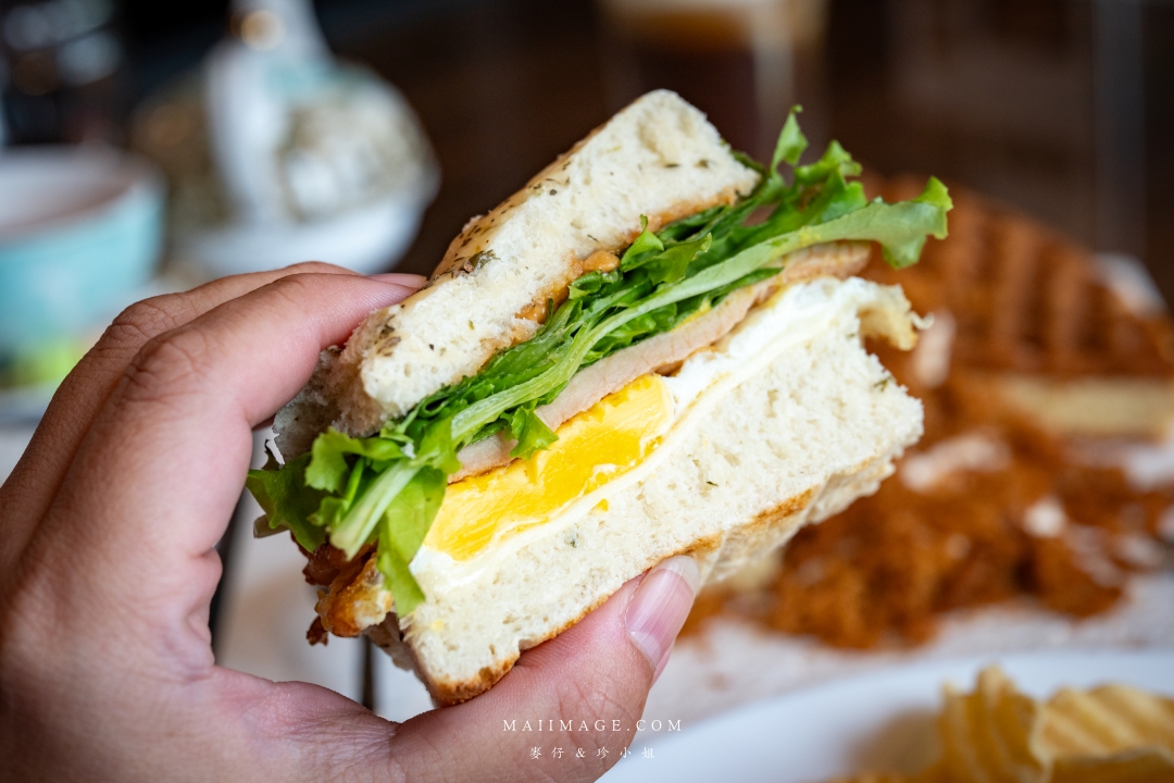 【苗栗美食】啡常美好～苗栗苑裡必訪氣氛咖啡館！百年老宅搖身一變的氣氛咖啡館，餐點水準高選擇多元，手沖精品咖啡必點。啡常美好評價、苑裡老街必吃、寵物友善咖啡廳、苗栗聚餐首選