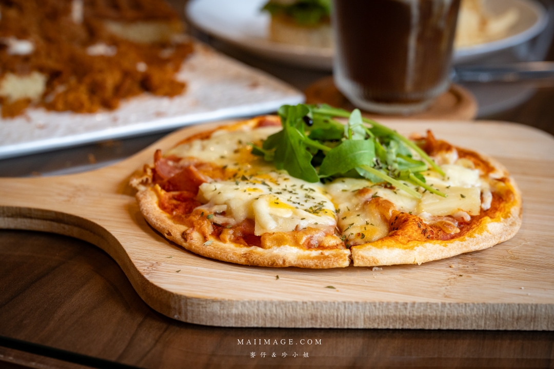 【苗栗美食】啡常美好～苗栗苑裡必訪氣氛咖啡館！百年老宅搖身一變的氣氛咖啡館，餐點水準高選擇多元，手沖精品咖啡必點。啡常美好評價、苑裡老街必吃、寵物友善咖啡廳、苗栗聚餐首選