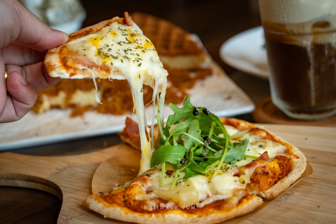 【苗栗美食】啡常美好～苗栗苑裡必訪氣氛咖啡館！百年老宅搖身一變的氣氛咖啡館，餐點水準高選擇多元，手沖精品咖啡必點。啡常美好評價、苑裡老街必吃、寵物友善咖啡廳、苗栗聚餐首選