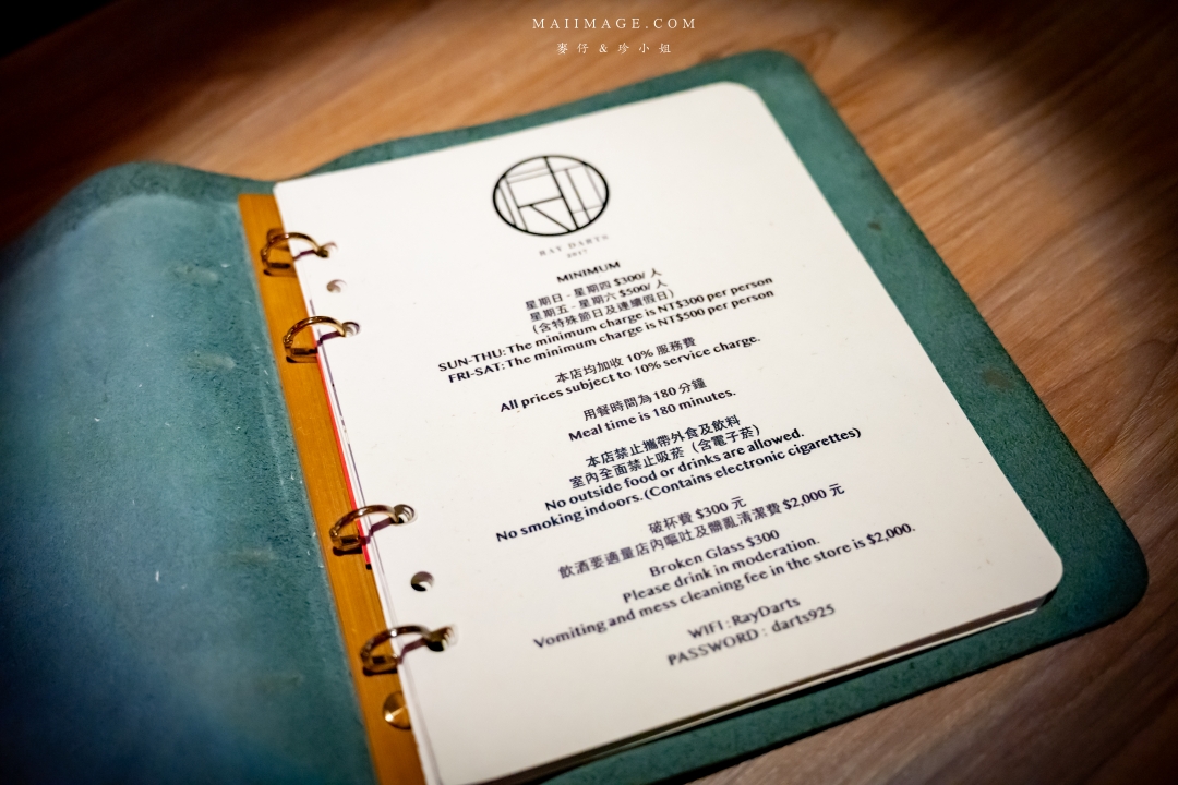 【台北美食】RAY DARTS Taipei Bar～網路評論破千則分數高達4.9顆星的飛鏢酒吧！調酒選擇多又很有梗，西門町酒吧推薦。