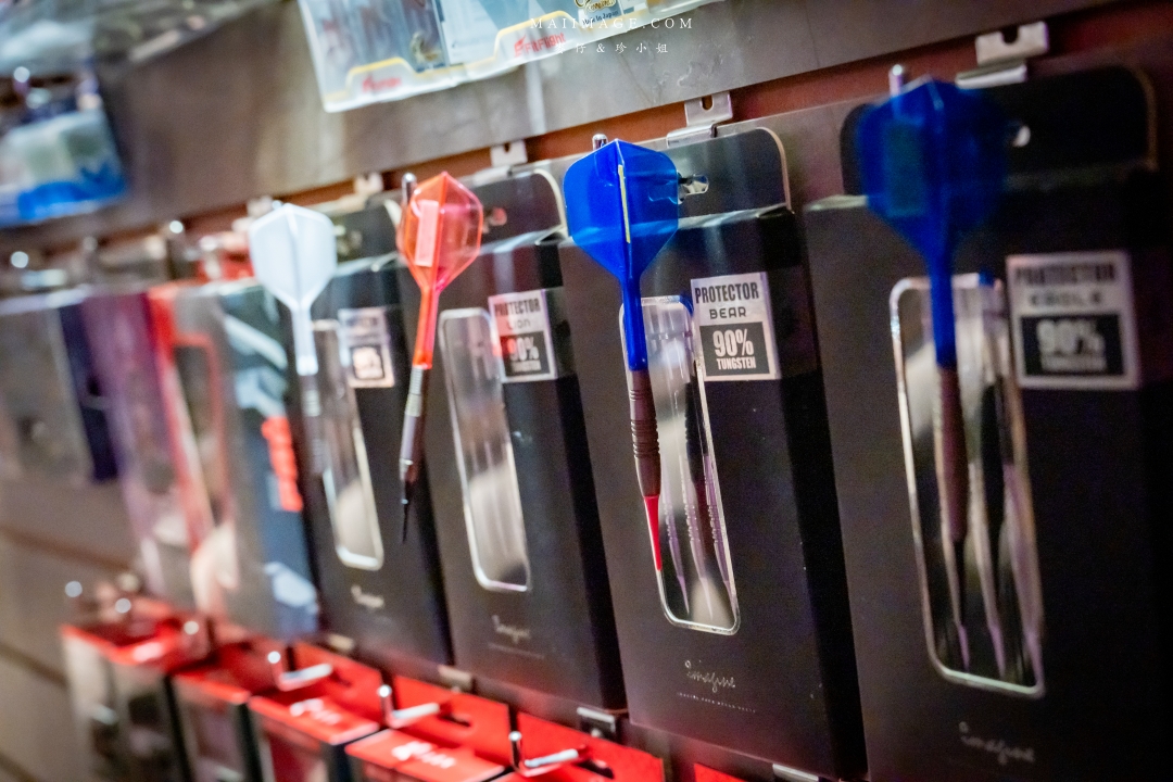 【台北美食】RAY DARTS Taipei Bar～網路評論破千則分數高達4.9顆星的飛鏢酒吧！調酒選擇多又很有梗，西門町酒吧推薦。