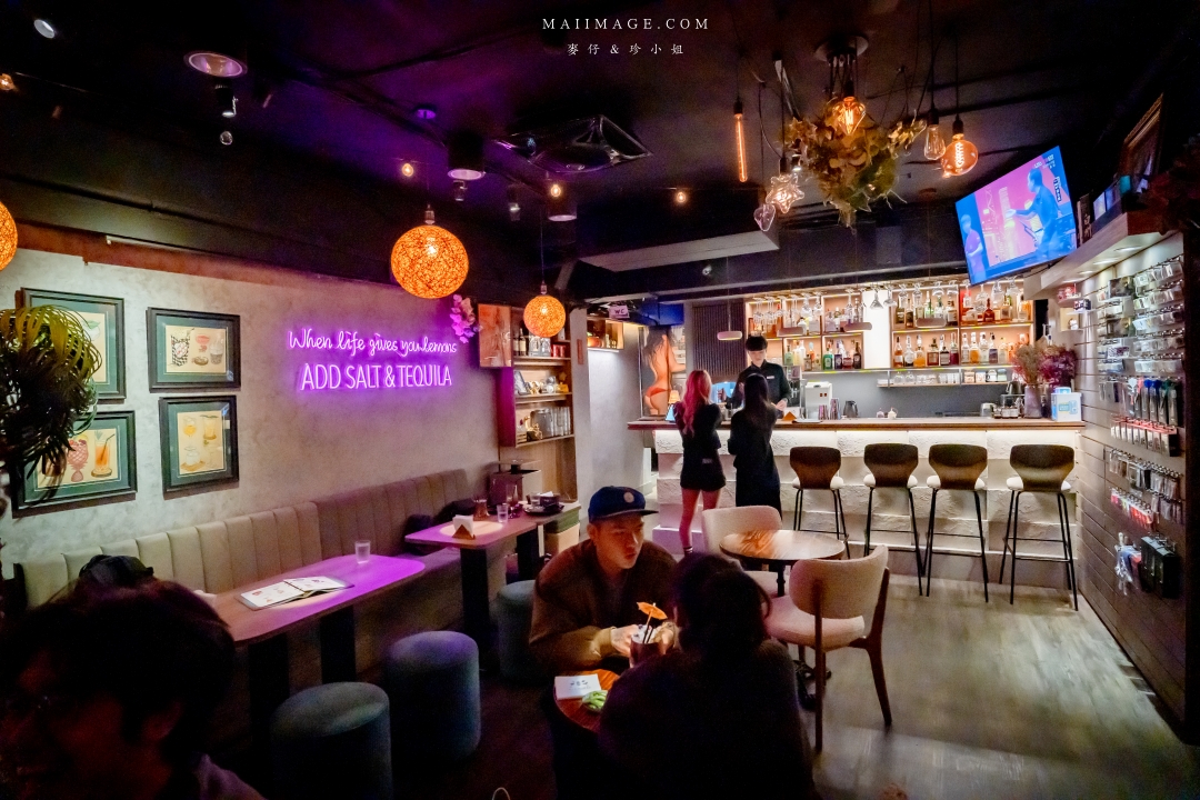 【台北美食】RAY DARTS Taipei Bar～網路評論破千則分數高達4.9顆星的飛鏢酒吧！調酒選擇多又很有梗，西門町酒吧推薦。