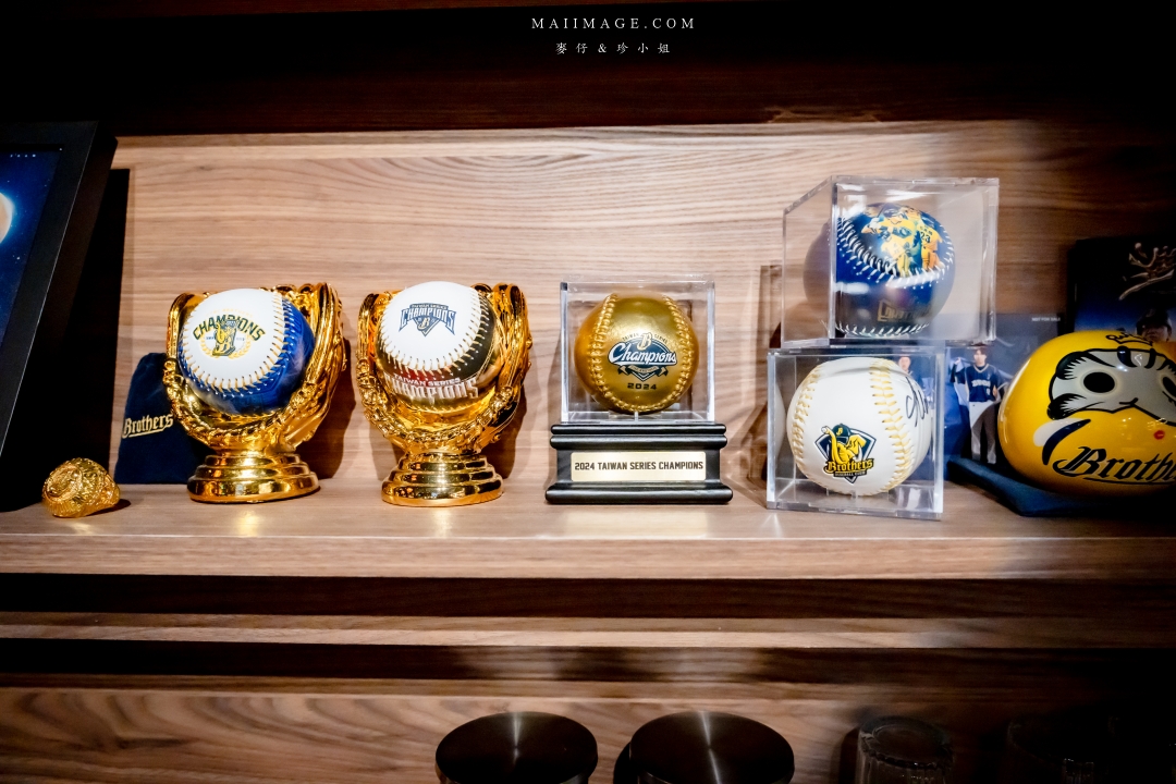 【台北美食】RAY DARTS Taipei Bar～網路評論破千則分數高達4.9顆星的飛鏢酒吧！調酒選擇多又很有梗，西門町酒吧推薦。