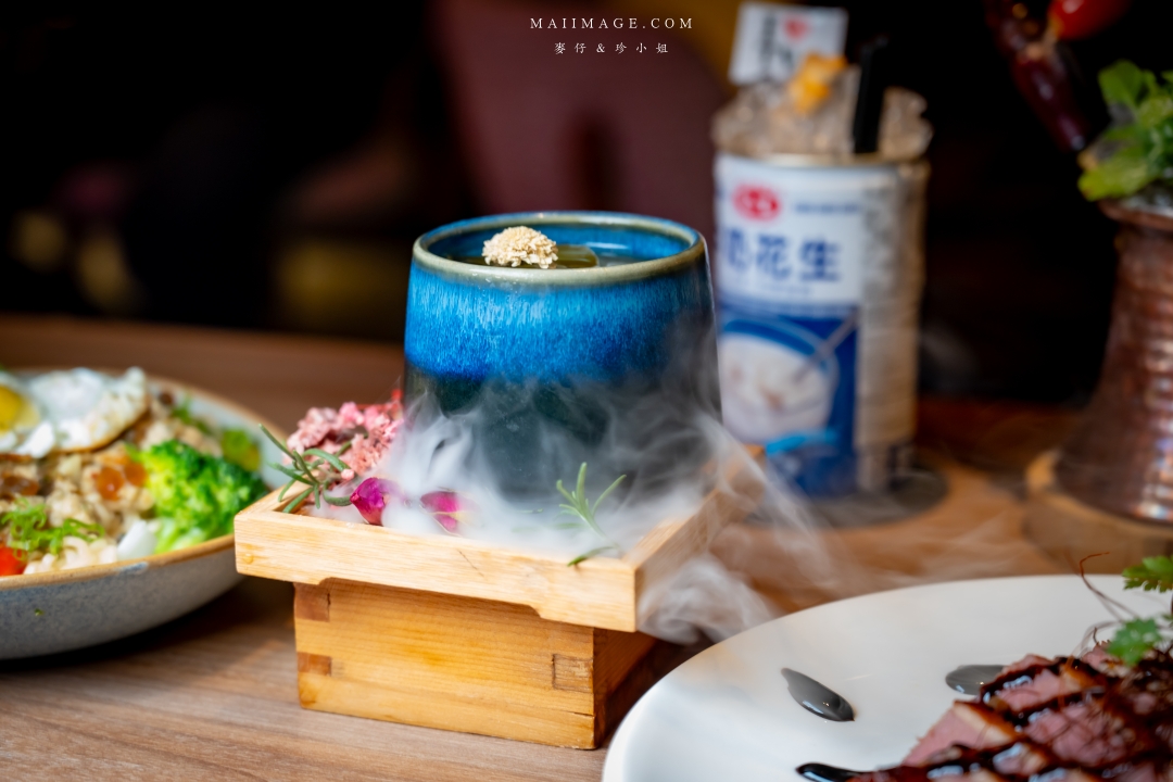 【台北美食】RAY DARTS Taipei Bar～網路評論破千則分數高達4.9顆星的飛鏢酒吧！調酒選擇多又很有梗，西門町酒吧推薦。