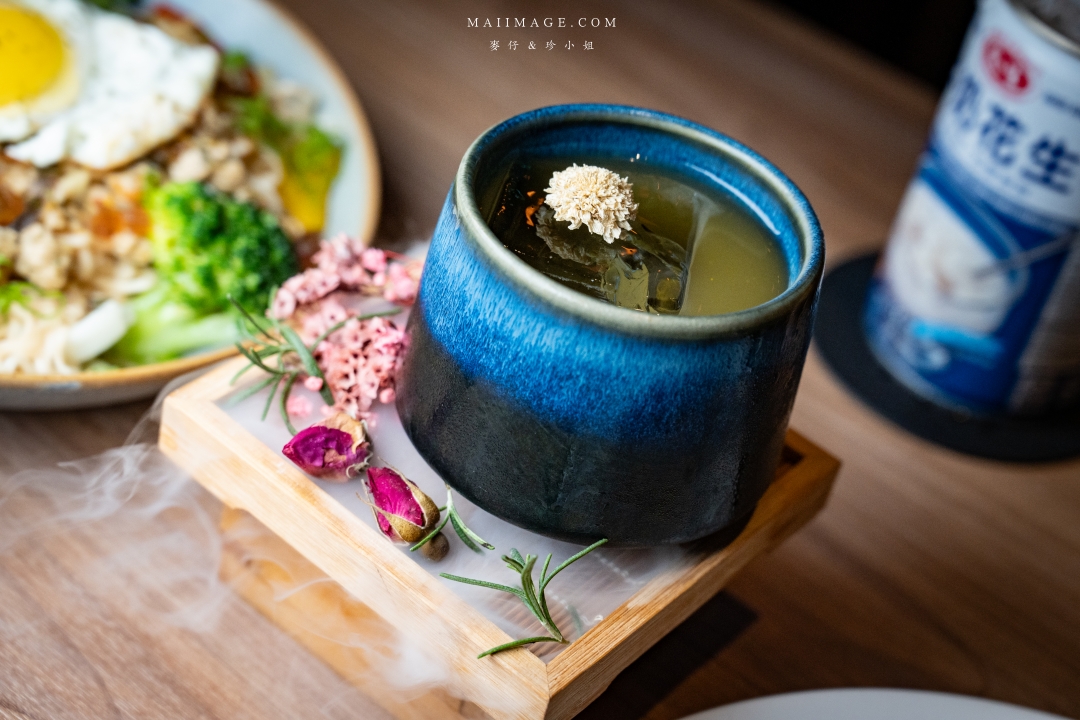 【台北美食】RAY DARTS Taipei Bar～網路評論破千則分數高達4.9顆星的飛鏢酒吧！調酒選擇多又很有梗，西門町酒吧推薦。