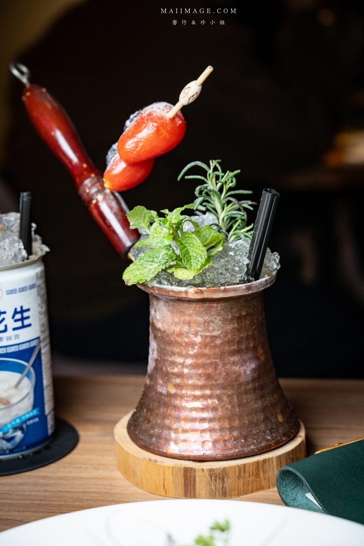 【台北美食】RAY DARTS Taipei Bar～網路評論破千則分數高達4.9顆星的飛鏢酒吧！調酒選擇多又很有梗，西門町酒吧推薦。