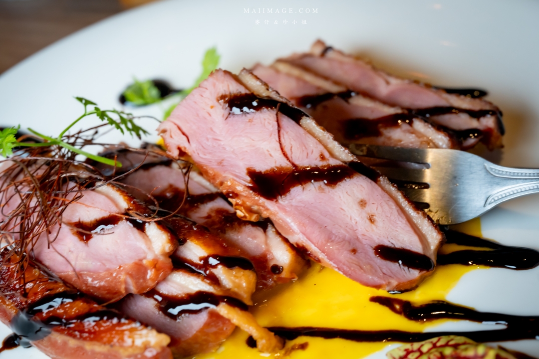 【台北美食】RAY DARTS Taipei Bar～網路評論破千則分數高達4.9顆星的飛鏢酒吧！調酒選擇多又很有梗，西門町酒吧推薦。