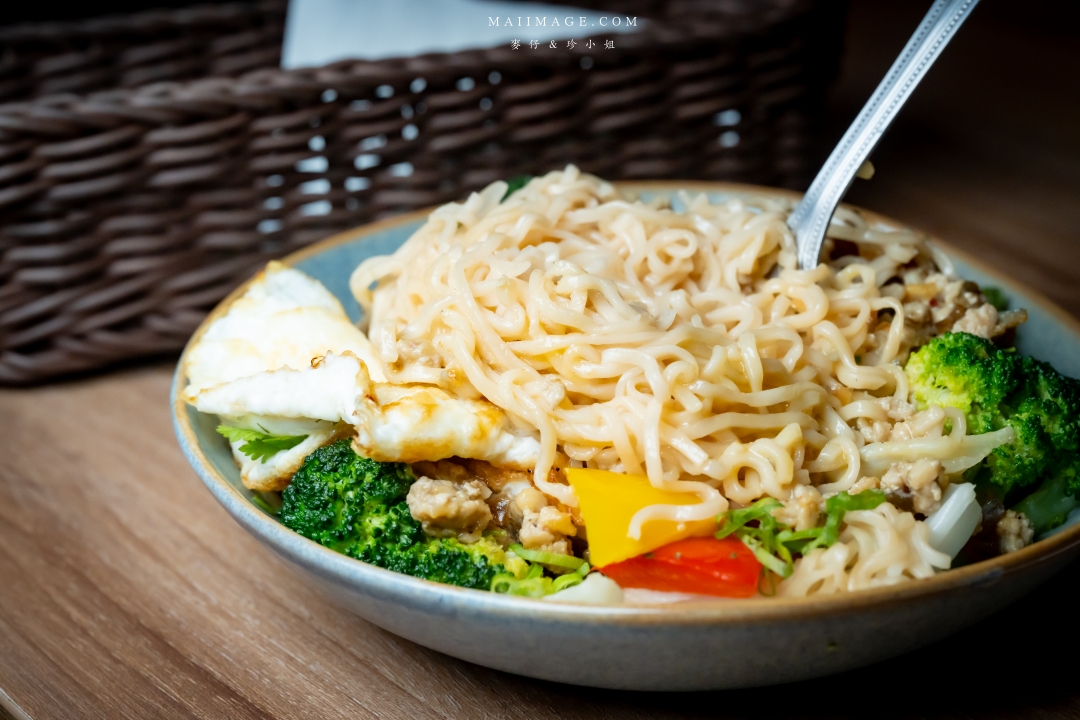 【台北美食】RAY DARTS Taipei Bar～網路評論破千則分數高達4.9顆星的飛鏢酒吧！調酒選擇多又很有梗，西門町酒吧推薦。