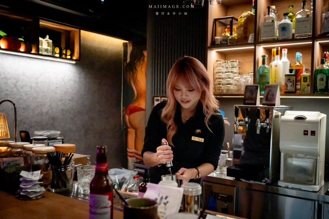 【台北美食】RAY DARTS Taipei Bar～網路評論破千則分數高達4.9顆星的飛鏢酒吧！調酒選擇多又很有梗，西門町酒吧推薦。