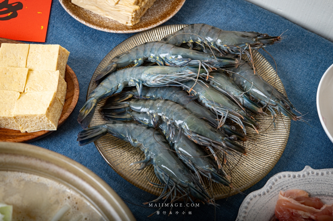 【2026年菜推薦】這一鍋馬馳萬象圍爐年菜~在家享受餐廳級圍爐饗宴、湯底與精緻食材一次搞定、A5和牛輕鬆享用,讓年味與幸福感同時升溫 【2026年菜推薦】這一鍋馬馳萬象圍爐年菜~在家享受餐廳級圍爐饗宴、湯底與精緻食材一次搞定、A5和牛輕鬆享用,讓年味與幸福感同時升溫