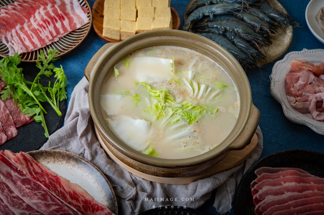 【2026年菜推薦】這一鍋馬馳萬象圍爐年菜~在家享受餐廳級圍爐饗宴、湯底與精緻食材一次搞定、A5和牛輕鬆享用,讓年味與幸福感同時升溫 【2026年菜推薦】這一鍋馬馳萬象圍爐年菜~在家享受餐廳級圍爐饗宴、湯底與精緻食材一次搞定、A5和牛輕鬆享用,讓年味與幸福感同時升溫