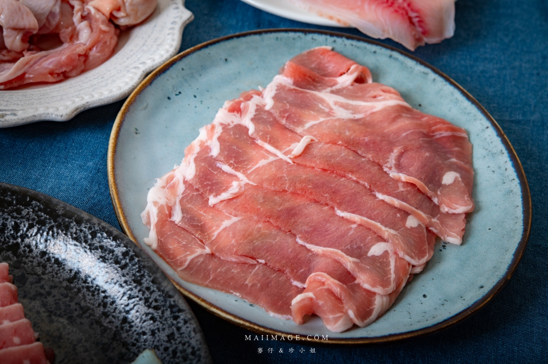 【2026年菜推薦】這一鍋馬馳萬象圍爐年菜~在家享受餐廳級圍爐饗宴、湯底與精緻食材一次搞定、A5和牛輕鬆享用,讓年味與幸福感同時升溫 【2026年菜推薦】這一鍋馬馳萬象圍爐年菜~在家享受餐廳級圍爐饗宴、湯底與精緻食材一次搞定、A5和牛輕鬆享用,讓年味與幸福感同時升溫