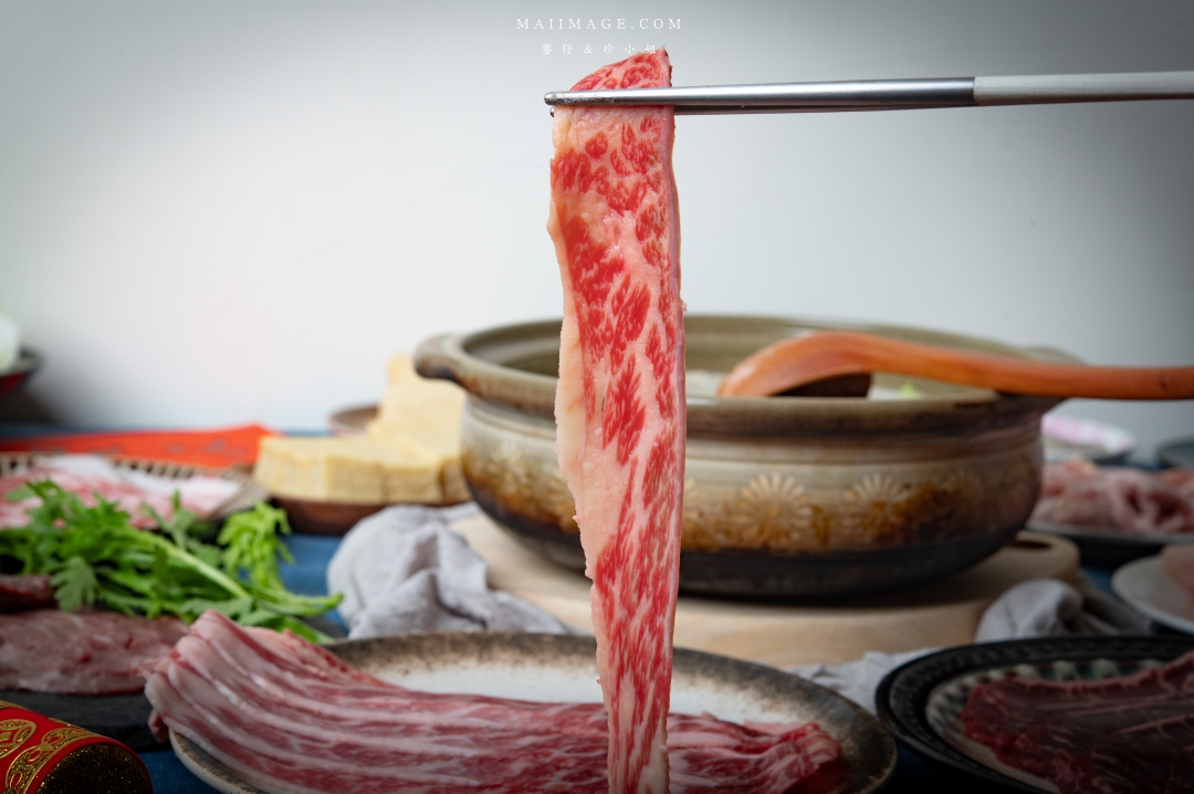 【2026年菜推薦】這一鍋馬馳萬象圍爐年菜~在家享受餐廳級圍爐饗宴、湯底與精緻食材一次搞定、A5和牛輕鬆享用,讓年味與幸福感同時升溫 【2026年菜推薦】這一鍋馬馳萬象圍爐年菜~在家享受餐廳級圍爐饗宴、湯底與精緻食材一次搞定、A5和牛輕鬆享用,讓年味與幸福感同時升溫