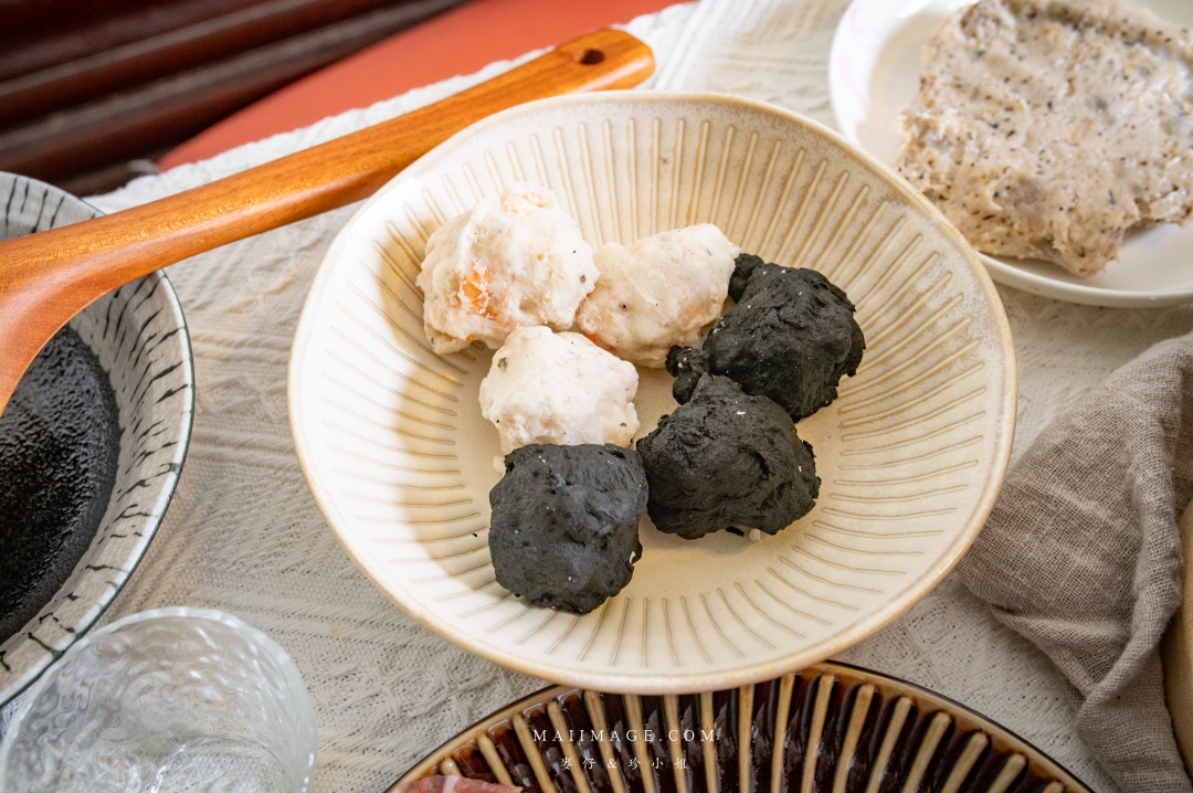 【2026年菜推薦】這一鍋馬馳萬象圍爐年菜~在家享受餐廳級圍爐饗宴、湯底與精緻食材一次搞定、A5和牛輕鬆享用,讓年味與幸福感同時升溫 【2026年菜推薦】這一鍋馬馳萬象圍爐年菜~在家享受餐廳級圍爐饗宴、湯底與精緻食材一次搞定、A5和牛輕鬆享用,讓年味與幸福感同時升溫