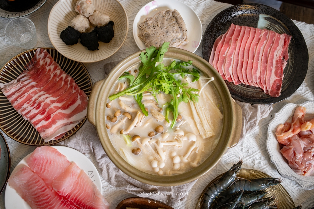 【2026年菜推薦】這一鍋馬馳萬象圍爐年菜~在家享受餐廳級圍爐饗宴、湯底與精緻食材一次搞定、A5和牛輕鬆享用,讓年味與幸福感同時升溫 【2026年菜推薦】這一鍋馬馳萬象圍爐年菜~在家享受餐廳級圍爐饗宴、湯底與精緻食材一次搞定、A5和牛輕鬆享用,讓年味與幸福感同時升溫