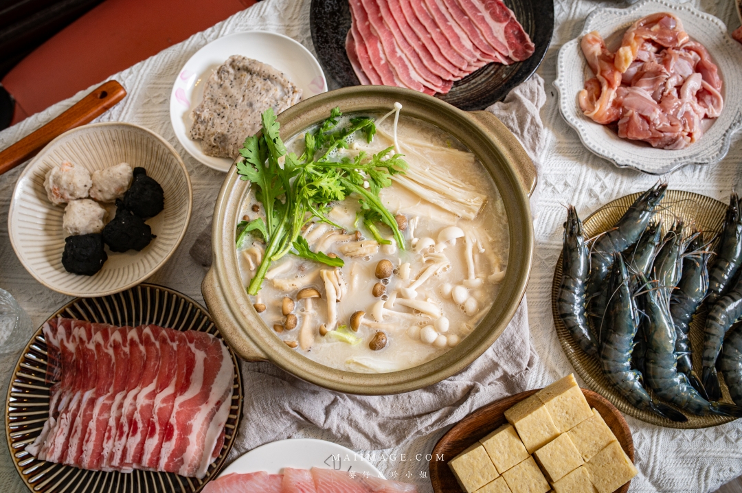 【2026年菜推薦】這一鍋馬馳萬象圍爐年菜~在家享受餐廳級圍爐饗宴、湯底與精緻食材一次搞定、A5和牛輕鬆享用,讓年味與幸福感同時升溫 【2026年菜推薦】這一鍋馬馳萬象圍爐年菜~在家享受餐廳級圍爐饗宴、湯底與精緻食材一次搞定、A5和牛輕鬆享用,讓年味與幸福感同時升溫