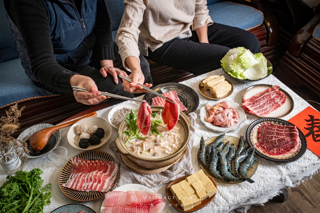 【2026年菜推薦】這一鍋馬馳萬象圍爐年菜~在家享受餐廳級圍爐饗宴、湯底與精緻食材一次搞定、A5和牛輕鬆享用,讓年味與幸福感同時升溫 【2026年菜推薦】這一鍋馬馳萬象圍爐年菜~在家享受餐廳級圍爐饗宴、湯底與精緻食材一次搞定、A5和牛輕鬆享用,讓年味與幸福感同時升溫