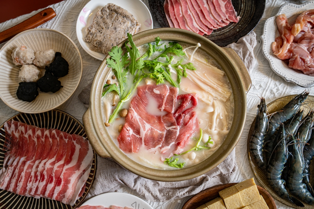 【2026年菜推薦】這一鍋馬馳萬象圍爐年菜~在家享受餐廳級圍爐饗宴、湯底與精緻食材一次搞定、A5和牛輕鬆享用,讓年味與幸福感同時升溫 【2026年菜推薦】這一鍋馬馳萬象圍爐年菜~在家享受餐廳級圍爐饗宴、湯底與精緻食材一次搞定、A5和牛輕鬆享用,讓年味與幸福感同時升溫