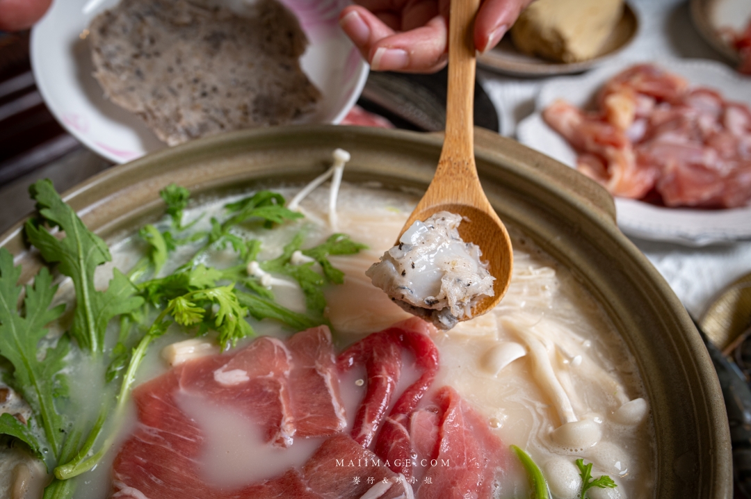 【2026年菜推薦】這一鍋馬馳萬象圍爐年菜~在家享受餐廳級圍爐饗宴、湯底與精緻食材一次搞定、A5和牛輕鬆享用,讓年味與幸福感同時升溫 【2026年菜推薦】這一鍋馬馳萬象圍爐年菜~在家享受餐廳級圍爐饗宴、湯底與精緻食材一次搞定、A5和牛輕鬆享用,讓年味與幸福感同時升溫