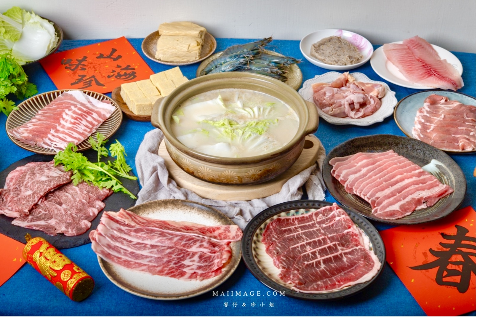 【2026年菜推薦】這一鍋馬馳萬象圍爐年菜~在家享受餐廳級圍爐饗宴、湯底與精緻食材一次搞定、A5和牛輕鬆享用,讓年味與幸福感同時升溫 【2026年菜推薦】這一鍋馬馳萬象圍爐年菜~在家享受餐廳級圍爐饗宴、湯底與精緻食材一次搞定、A5和牛輕鬆享用,讓年味與幸福感同時升溫