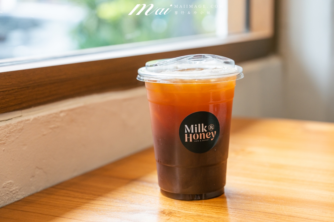 【曼谷咖啡推薦】Milk & Honey Bangkok～2026曼谷咖啡館推薦，免費Wifi跟插座還不限時！BTS帕卡儂站 Phra Khanong咖啡推薦