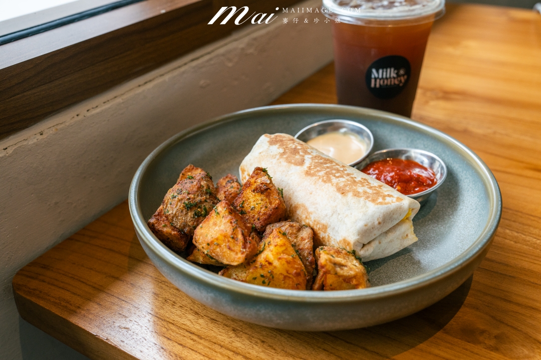 【曼谷咖啡推薦】Milk & Honey Bangkok～2026曼谷咖啡館推薦，免費Wifi跟插座還不限時！BTS帕卡儂站 Phra Khanong咖啡推薦