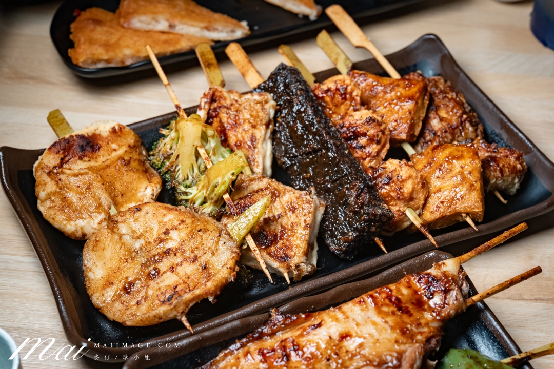 【新莊美食】柒息地串燒居酒屋 新莊中華店~狂賀11週年慶!新北最超值串燒居酒屋,必點經典神醬燒系列,每串最低只要19元起!新莊聚餐首選。捷運幸福站美食推薦 【新莊美食】柒息地串燒居酒屋 新莊中華店~狂賀11週年慶!新北最超值串燒居酒屋,必點經典神醬燒系列,每串最低只要19元起!新莊聚餐首選。捷運幸福站美食推薦