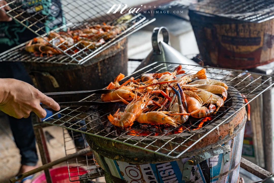 【泰國大城美食】蝦市場kung phuean praew～泰國大城區Ayutthaya必吃泰國蝦餐廳，在地人也排隊的炭烤大蝦，現點現烤大隻又划算！