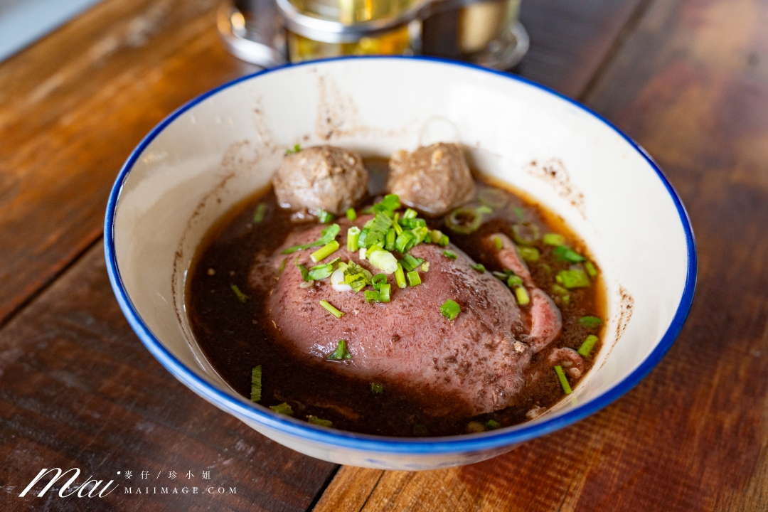 【曼谷通羅區美食】SO THONGLOR BOAT NOODLE ～藝人高山峰推薦的巨無霸大碗和牛船麵，只要300泰銖真的太狂了