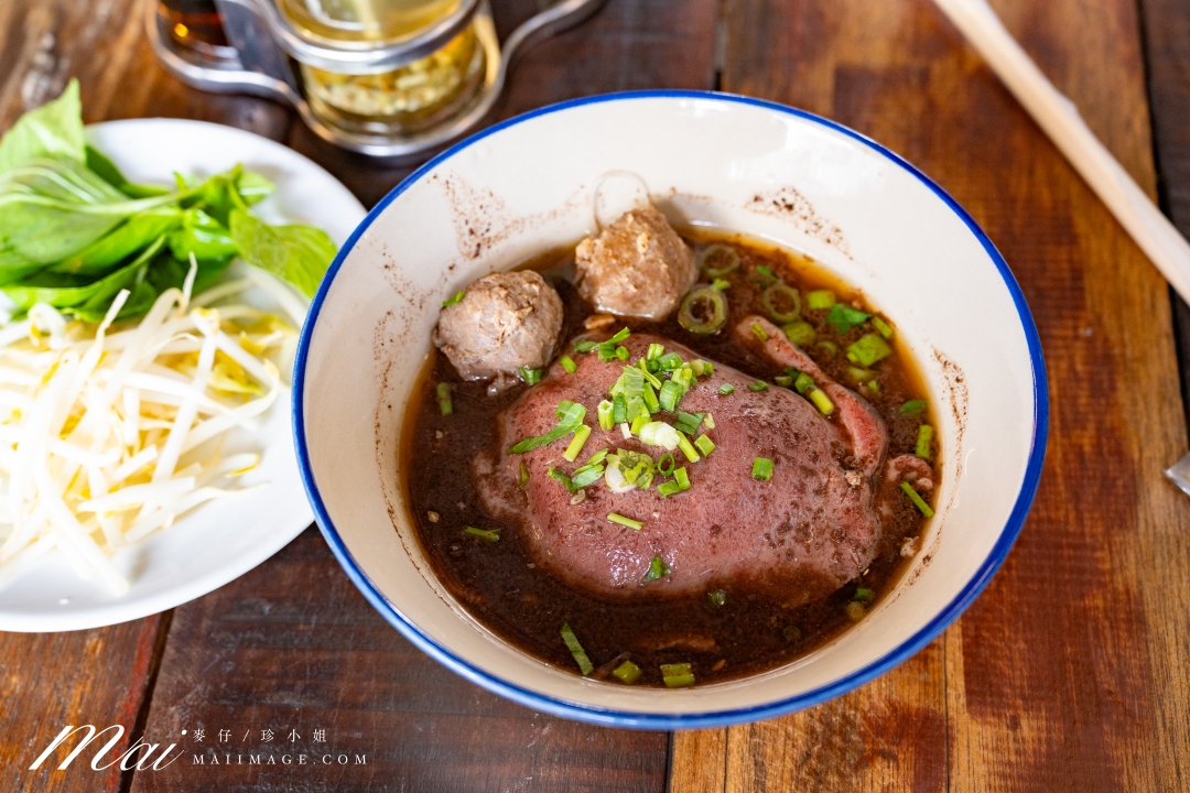 【曼谷通羅區美食】SO THONGLOR BOAT NOODLE ～藝人高山峰推薦的巨無霸大碗和牛船麵，只要300泰銖真的太狂了