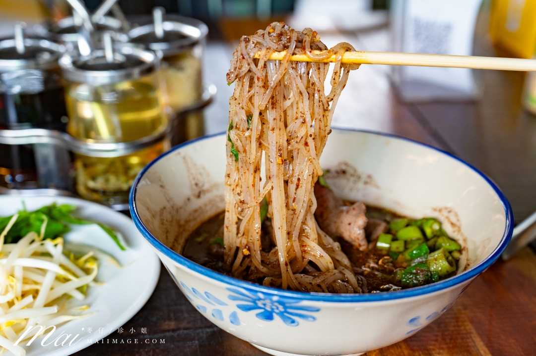【曼谷通羅區美食】SO THONGLOR BOAT NOODLE ～藝人高山峰推薦的巨無霸大碗和牛船麵，只要300泰銖真的太狂了