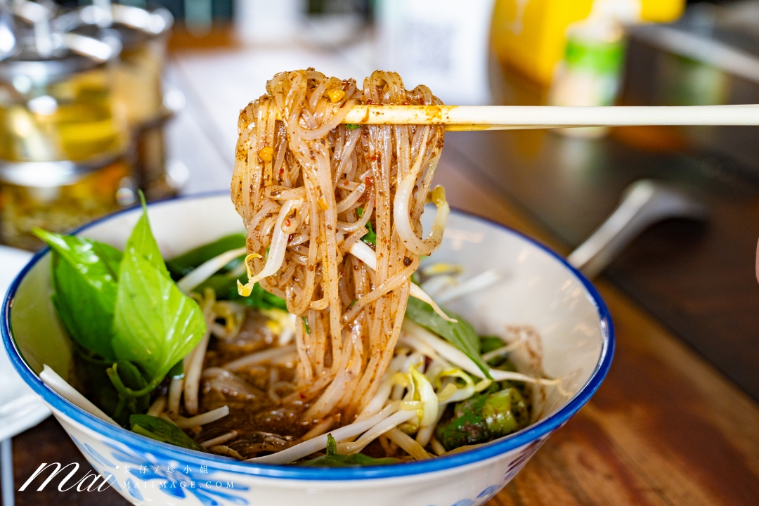 【曼谷通羅區美食】SO THONGLOR BOAT NOODLE ～藝人高山峰推薦的巨無霸大碗和牛船麵，只要300泰銖真的太狂了