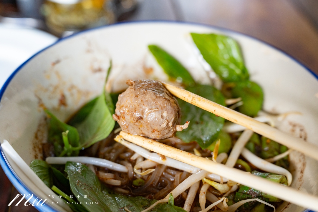 【曼谷通羅區美食】SO THONGLOR BOAT NOODLE ～藝人高山峰推薦的巨無霸大碗和牛船麵，只要300泰銖真的太狂了