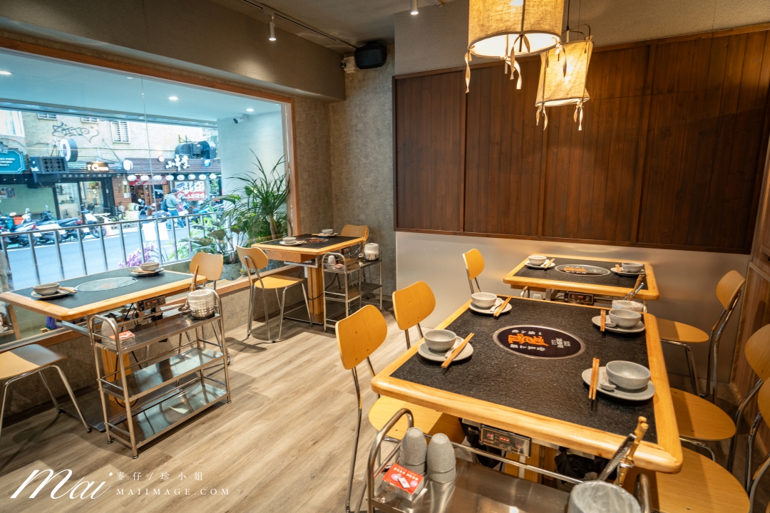 台北大安區美食|滇發哥·雲南臭豆腐火鍋,忠孝敦化站巷弄裡越臭越迷人的深夜火鍋,臭豆腐百香果酸湯鴛鴦鍋必點。台北異國火鍋推薦 台北大安區美食|滇發哥·雲南臭豆腐火鍋,忠孝敦化站巷弄裡越臭越迷人的深夜火鍋,臭豆腐百香果酸湯鴛鴦鍋必點。台北異國火鍋推薦