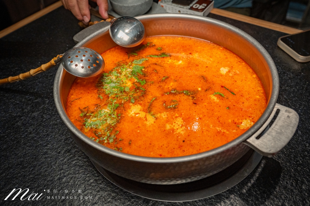 台北大安區美食|滇發哥·雲南臭豆腐火鍋,忠孝敦化站巷弄裡越臭越迷人的深夜火鍋,臭豆腐百香果酸湯鴛鴦鍋必點。台北異國火鍋推薦 台北大安區美食|滇發哥·雲南臭豆腐火鍋,忠孝敦化站巷弄裡越臭越迷人的深夜火鍋,臭豆腐百香果酸湯鴛鴦鍋必點。台北異國火鍋推薦