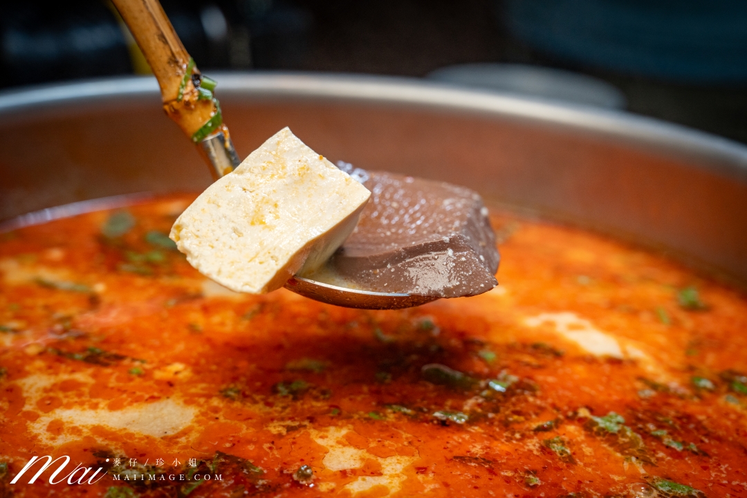 台北大安區美食|滇發哥·雲南臭豆腐火鍋,忠孝敦化站巷弄裡越臭越迷人的深夜火鍋,臭豆腐百香果酸湯鴛鴦鍋必點。台北異國火鍋推薦 台北大安區美食|滇發哥·雲南臭豆腐火鍋,忠孝敦化站巷弄裡越臭越迷人的深夜火鍋,臭豆腐百香果酸湯鴛鴦鍋必點。台北異國火鍋推薦