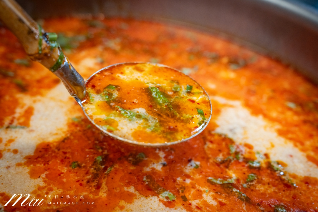 台北大安區美食｜滇發哥·雲南臭豆腐火鍋，忠孝敦化站巷弄裡越臭越迷人的深夜火鍋，臭豆腐百香果酸湯鴛鴦鍋必點。台北異國火鍋推薦