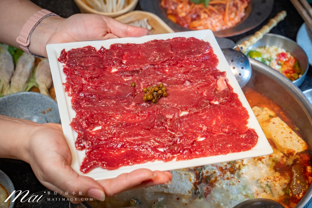 台北大安區美食|滇發哥·雲南臭豆腐火鍋,忠孝敦化站巷弄裡越臭越迷人的深夜火鍋,臭豆腐百香果酸湯鴛鴦鍋必點。台北異國火鍋推薦 台北大安區美食|滇發哥·雲南臭豆腐火鍋,忠孝敦化站巷弄裡越臭越迷人的深夜火鍋,臭豆腐百香果酸湯鴛鴦鍋必點。台北異國火鍋推薦