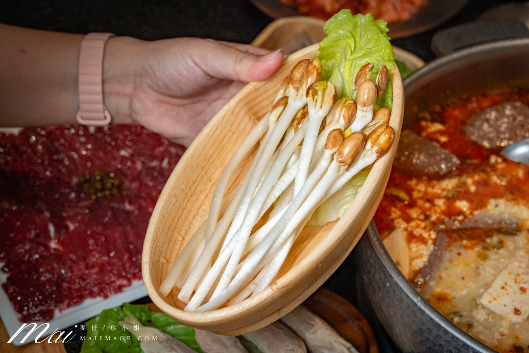 台北大安區美食|滇發哥·雲南臭豆腐火鍋,忠孝敦化站巷弄裡越臭越迷人的深夜火鍋,臭豆腐百香果酸湯鴛鴦鍋必點。台北異國火鍋推薦 台北大安區美食|滇發哥·雲南臭豆腐火鍋,忠孝敦化站巷弄裡越臭越迷人的深夜火鍋,臭豆腐百香果酸湯鴛鴦鍋必點。台北異國火鍋推薦